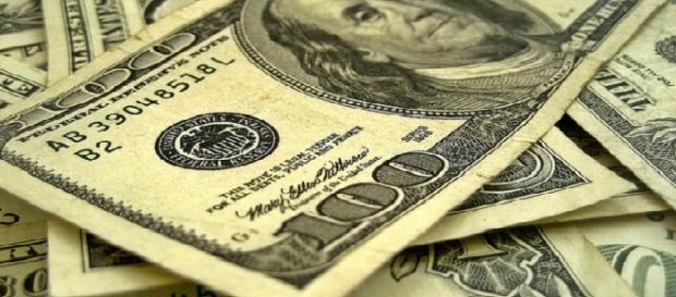 100 U.S dollar bills - Image - | 401(K) 2012 | flickr | licence CC BY-SA 2.0 100 U.S dollar bills - Image - | 401(K) 2012 | flickr | licence CC BY-SA 2.0