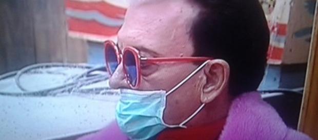 Cristiano Malgioglio ha indossato una mascherina dopo essere entrato a 'tristopoli' Cristiano Malgioglio ha indossato una mascherina dopo essere entrato a 'tristopoli'