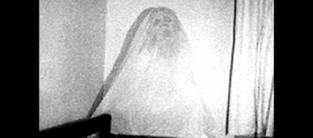 immagine: foto di una presunta attività paranormale. immagine: foto di una presunta attività paranormale.