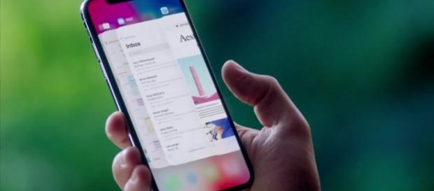 Apple anuncia o iPhone X com tela infinita Apple anuncia o iPhone X com tela infinita