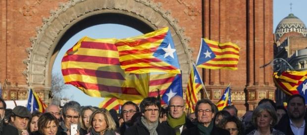 Catalogna, Corte costituzionale sospende referendum indipendenza Catalogna, Corte costituzionale sospende referendum indipendenza