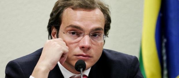 Doleiro Lúcio Funaro revela acordos para o pagamento de propina ao chamado "quadrilhão do PMDB" Doleiro Lúcio Funaro revela acordos para o pagamento de propina ao chamado "quadrilhão do PMDB"