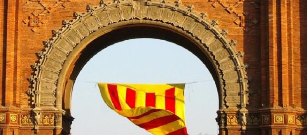 La Fiscalía ordena a la Mossos requisar urnas y papeletas La Fiscalía ordena a la Mossos requisar urnas y papeletas