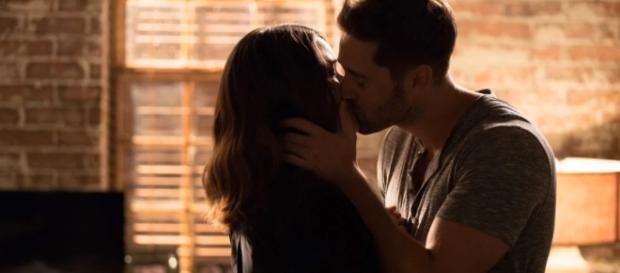 Liz and Tom Keen are totally reuniting in "The Blacklist" Season 5. Photo by SPTV/YouTube Screenshot Liz and Tom Keen are totally reuniting in "The Blacklist" Season 5. Photo by SPTV/YouTube Screenshot