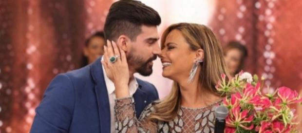 Radamés termina noivado com Viviane Araújo por ciúmes de cenas sensuais Radamés termina noivado com Viviane Araújo por ciúmes de cenas sensuais
