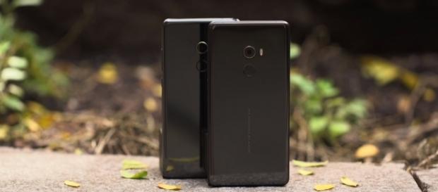 Xiaomi Mi Mix 2 - Image Credit: The Verge/YouTube Xiaomi Mi Mix 2 - Image Credit: The Verge/YouTube