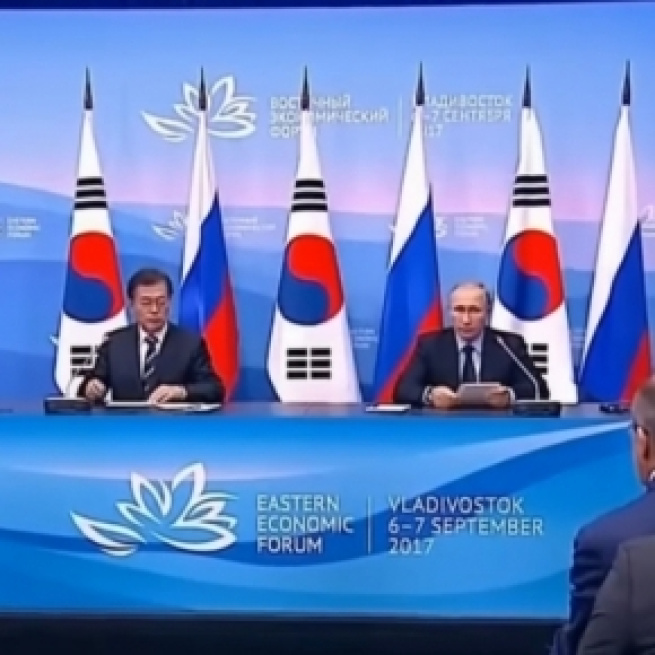 Presidents Moon Lae-in (S.Korea) Vladimir Putin (Russia) Sept. 7 / [Screenshot from Arirang News via YouTube:https://youtu.be/2KChVxjaaXo]