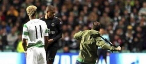 MBappé a évité le supporter du Celtic Glasgow qui voulait le frapper - Photo : Maxifoot.fr
