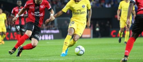 Neymar virevoltant face à Guingamp