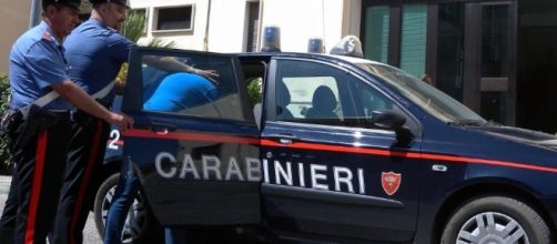 Carabinieri in azione durante un arresto