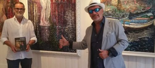 Filippo Lo Iacono sorridente alla Biennale di Venezia