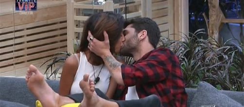 Il bacio 'cinematografico' tra Carla Cruz e Jeremias Rodriguez