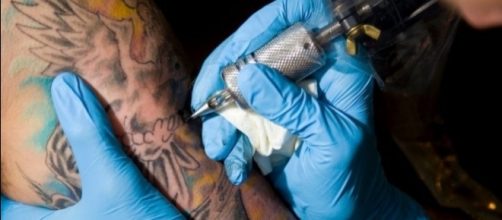Tatuaggi pericolosi: i risultati di uno studio recente