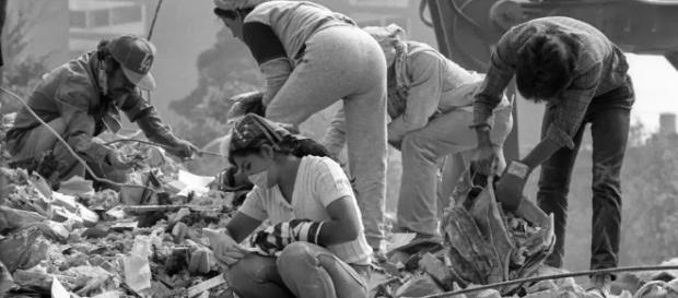 Miles de mexicanos apoyan a su país. Miles de mexicanos apoyan a su país.