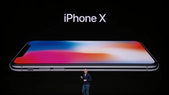 iPhone X l'iPhone del decimo anniversario - Autore:Apple