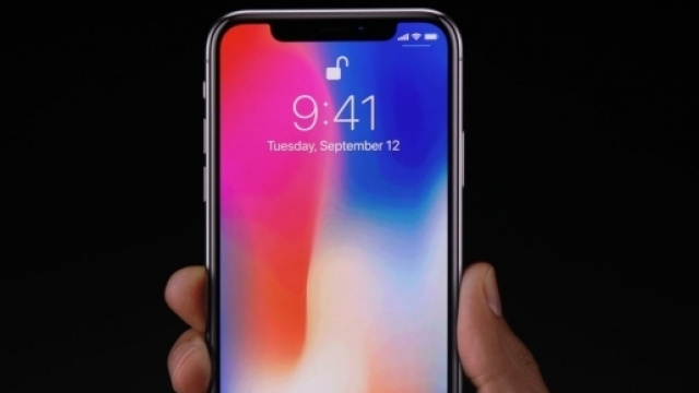 iPhone X si sblocca con il Face ID