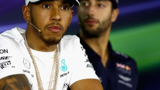 Lewis Hamilton vince a Singapore.