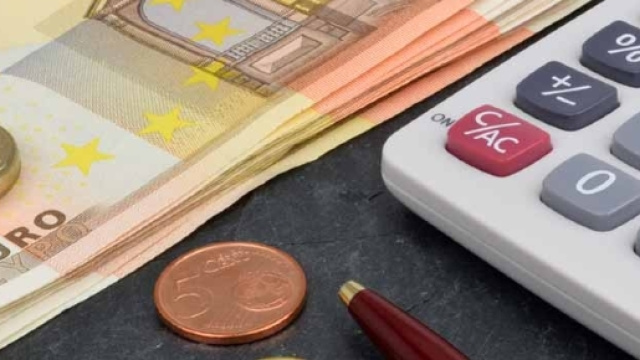 Reddito povert&agrave; per famiglie, disoccupati, donne in gravidanza e stranieri