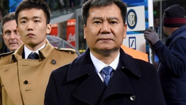 Zhang Jindong (proprietario di Suning Holdings Group) con il figlio Steven Zhang. Foto da: calciomercato.com