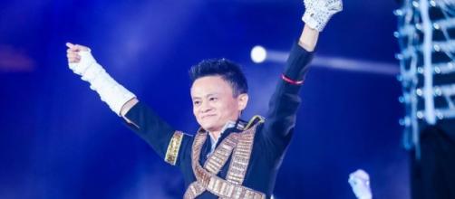 El multimillonario bailó al ritmo de Belly Jean y Dangerous en la cena anual de Alibaba