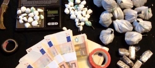 Cocaina e hashish in grande quantità sono stati scoperti dagli investigatori che hanno preso sei spacciatori