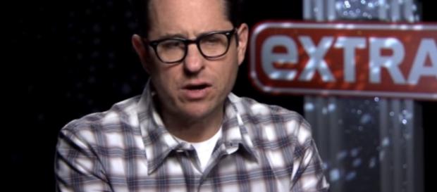 J.J. Abrams on Directing 'Star Wars: The Force Awakens' - Full Interview Image - extratv | YouTube J.J. Abrams on Directing 'Star Wars: The Force Awakens' - Full Interview Image - extratv | YouTube