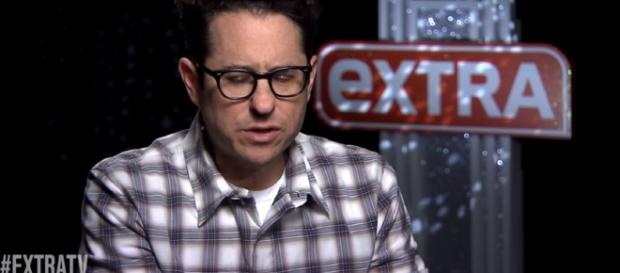 J.J. Abrams on Directing 'Star Wars: The Force Awakens' -Image - extratv | YouTube J.J. Abrams on Directing 'Star Wars: The Force Awakens' -Image - extratv | YouTube