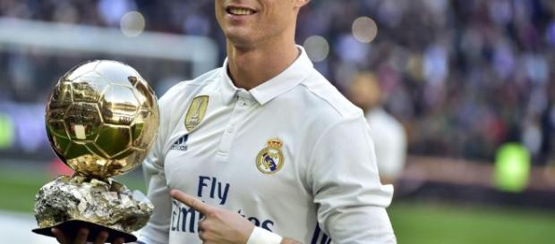 El brillo en la cancha futbolística de Cristiano Ronaldo. El brillo en la cancha futbolística de Cristiano Ronaldo.