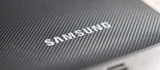 Samsung executive reveals possible foldable Galaxy Note device in 2018 / Photo via Opopododo, Flickr Samsung executive reveals possible foldable Galaxy Note device in 2018 / Photo via Opopododo, Flickr