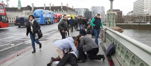 Ataque terrorista no metro na cidade de Londres Ataque terrorista no metro na cidade de Londres