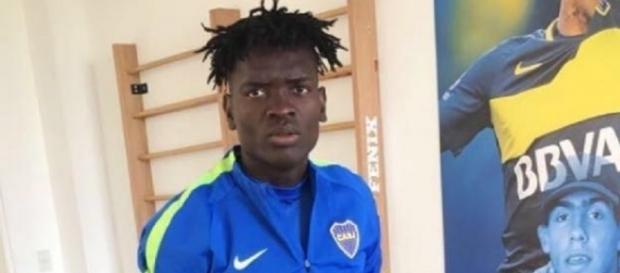 Christian Mayo est Camerounais mais joue en Argentine, à Boca Juniors - africatopsports.com Christian Mayo est Camerounais mais joue en Argentine, à Boca Juniors - africatopsports.com