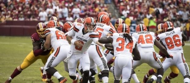 Cody Kessler, Isaiah Crowell | Browns at Redskins 10/2/16 | Flickr - flickr.com Cody Kessler, Isaiah Crowell | Browns at Redskins 10/2/16 | Flickr - flickr.com