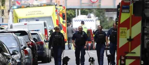Le domicile du suspect est actuellement perquisitionné Le domicile du suspect est actuellement perquisitionné