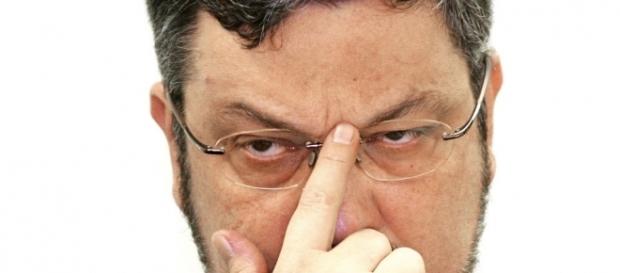 Palocci diz que fez entrega de dinheiro vivo de propina a Lula Palocci diz que fez entrega de dinheiro vivo de propina a Lula
