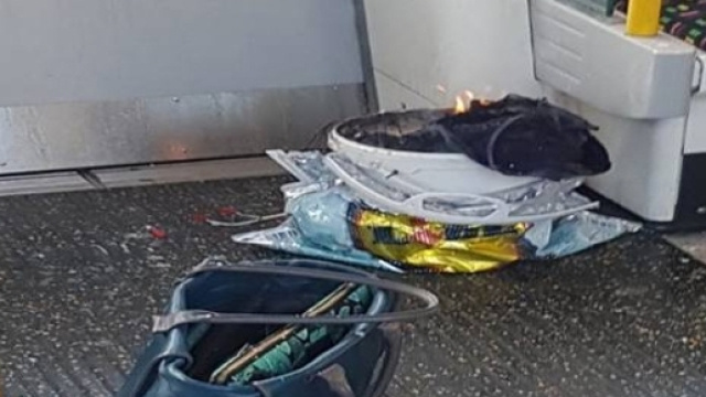 Forte esplosione a Londra nella metropolitana a Parsons Green.Per Scotland Yard &egrave; attacco terroristico.Fonte:https://twitter.com/andyjohnw