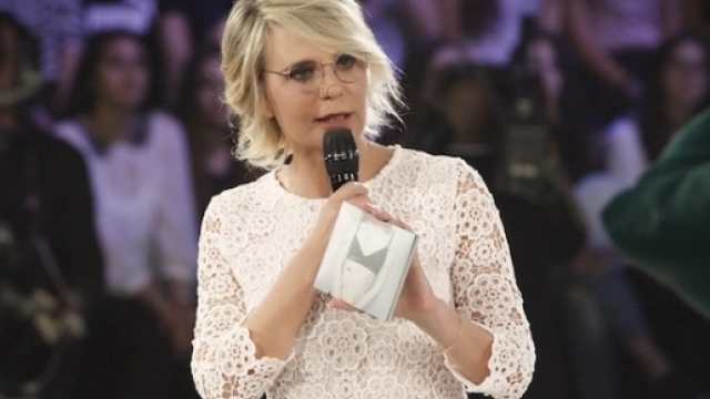 Gossip e Tv: Maria De Filippi rivoluziona 'Amici', ecco chi va e chi resta.