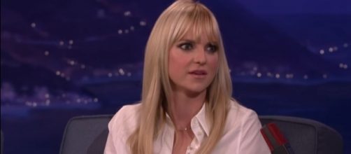 Anna Faris attends first red carpet appearance following split from Chris Pratt. YouTube/TeamCoco