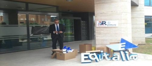 La nuova Agenzia delle Entrate-Riscossioni è subentrata,ufficialmente, ad Equitalia che da ora non esiste più.Fonte:http://www.corriere.it/:
