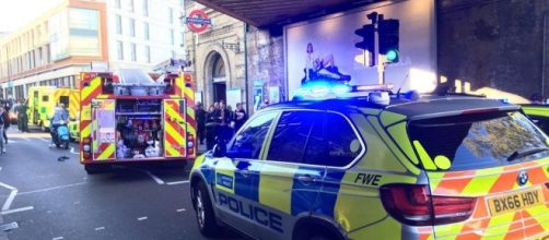 Londra, l'esplosione in metro è un atto terroristico. Si cerca un sospetto