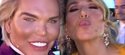 Rodrigo Alves, il Ken umano, con Barbara D'Urso a Domenica Live