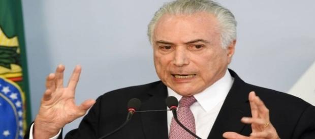 Defesa de Temer tenta reverter denúncia de volta para a PGR, que a partir da próxima segunda-feira será comandada por Raquel Dodge. Defesa de Temer tenta reverter denúncia de volta para a PGR, que a partir da próxima segunda-feira será comandada por Raquel Dodge.