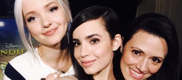 Dove Cameron y Sofia Carson durante la entrevista. Dove Cameron y Sofia Carson durante la entrevista.