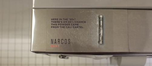 Narcos : Une pub dans les toilettes de night-club-piewee.net