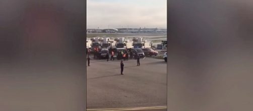 British Airways flight was evacuated due to a "security" threat at Paris airport [Image: YouTube/Video Lucu Ngakak]