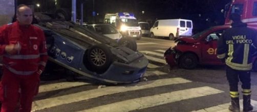 Incidente in via Palestrina, auto della polizia si ribalta: tre feriti - milanotoday.it