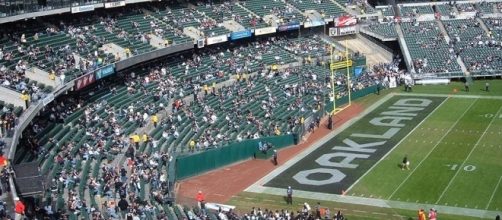 Photo by Broken Sphere, Wikimedia Commons, https://commons.wikimedia.org/wiki/File:Oakland_Coliseum_north_side_from_section_319.JPG