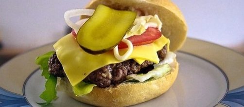 September 18 is National Cheeseburger Day [Image: pixabay.com]