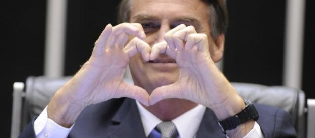 Bolsonaro é pré-candidato às eleições presidenciais de 2018 Bolsonaro é pré-candidato às eleições presidenciais de 2018