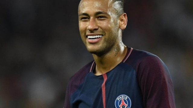 VIDEO - Neymar fait même pleurer les supporters du PSG - LE BUZZ - eurosport.fr