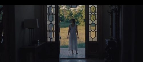Jennifer Lawrence stars in Aronofsky's new film 'mother!' / [Source: Youtube]